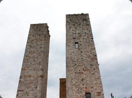 La Toscana è una regione di medie dimensioni, che può essere facilmente attraversata in poche ore. La Toscana è una regione di medie dimensioni, che può essere facilmente attraversata in poche ore.