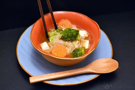Zuppa di Miso con Funghi Enoki e Bifun