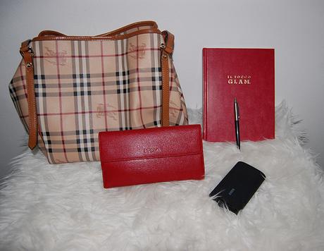 Cosa c’è nella borsa di una donna? Ecco cosa potete trovare nella mia! COSA C'è NELLA BORSA DI UNA DONNA