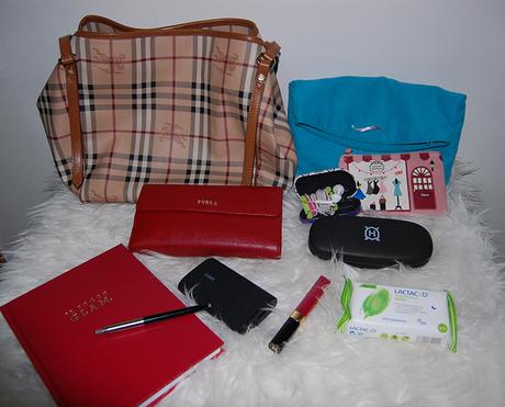 Cosa c’è nella borsa di una donna? Ecco cosa potete trovare nella mia! cosa c'è nella mia borsa