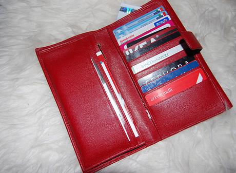 Cosa c’è nella borsa di una donna? Ecco cosa potete trovare nella mia! portafogli furla