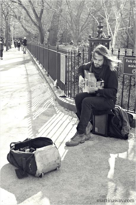 Il dolce far niente a Washington Square Park. Il dolce far niente a Washington Square Park.