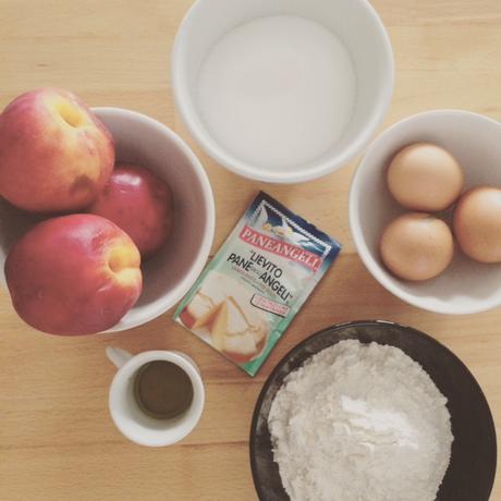 Le ricette della nonna: torta di pesche facile e veloce Le ricette della nonna: torta di pesche facile e veloce