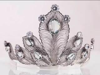 Yvone Christa NY: una tiara per l'ambitissimo concorso che crea tanta attesa e che premia la bellezza Yvone Christa NY: una tiara per l'ambitissimo concorso che crea tanta attesa e che premia la bellezza