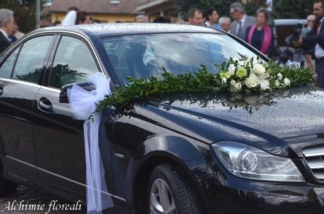 L’auto degli sposi…le decorazioni floreali