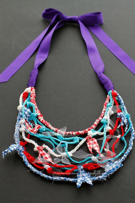collana catenelle e nodi in tessuto riciclato riciclo creativo