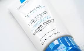 Pulizia del viso: la fase 1, per detergere la pelle al mattino puliza del viso bellezza effaclar la roche posay le cabinet des modes