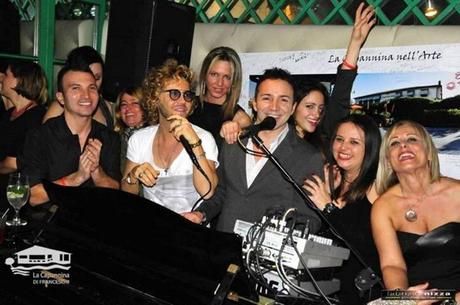 Sabato 8 Agosto in Capannina il piano bar più bello di forte dei marmi