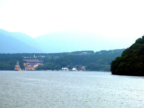 ASHINOKO LAKE IN JAPAN PFGSTYLE, BORBONESE, SONIA RYKIEL