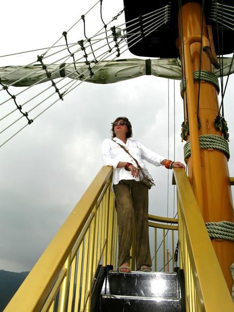 ASHINOKO LAKE IN JAPAN http://www.pfgstyle.com/2015/07/tokyo-fashion.html