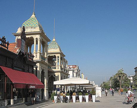 Augusto Novelli, Un campagnolo ai bagni – Scena VIII Viareggio - Viale Margherita - 2012