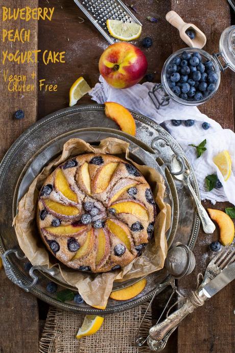 TORTA PESCHE MIRTILLI E YOGURT | VEGAN + SENZA GLUTINE TORTA PESCHE MIRTILLI E YOGURT | VEGAN + SENZA GLUTINE