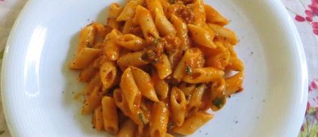 Pasta con ragù di salsiccia e pecorino