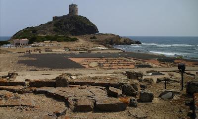 Porti e approdi nella Sardegna Nuragica: La costa sud occidentale, Nora e Bitia