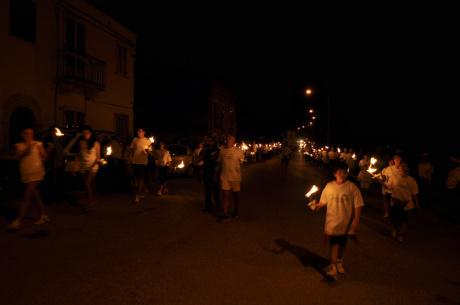 Il fuoco di Celestino nelle mani di un cristiano e di un musulmano 9548767890_5b139eec72_z