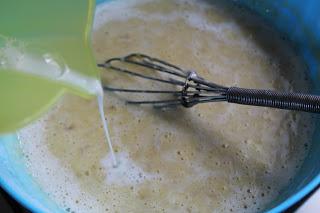 Papuan banana cake con glassa al cioccolato Papuan banana cake con glassa al cioccolato