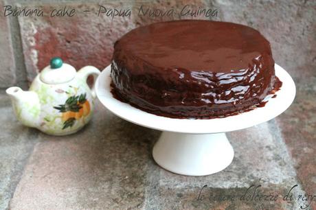 Papuan banana cake con glassa al cioccolato Papuan banana cake con glassa al cioccolato