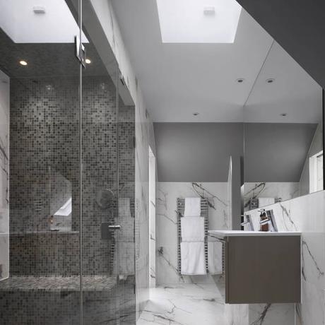 Bagno moderno di Andrew Mulroy Architects