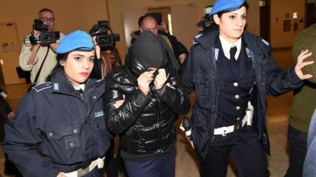 Coppia dell'acido: è giusto togliere un figlio a una madre? Coppia dell'acido: è giusto togliere un figlio a una madre?