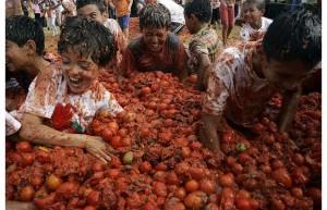 la tomatina festa spagnola