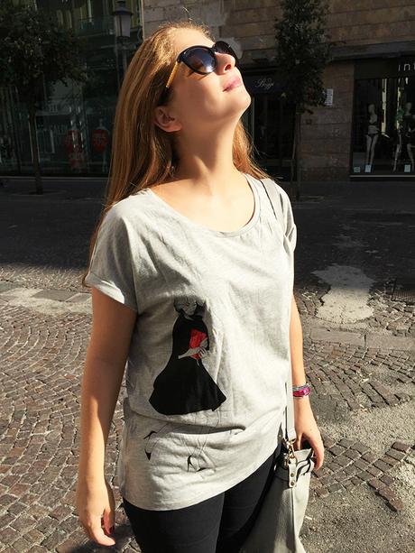 Look in grigio. Sotto il sole con la prima felpa della stagione carmen recupito per promod