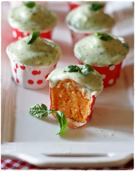 Mini cupcakes al pomodoro con frosting al basilico… Il dolce per StagioniAMO! – Tomato minicupcakes with basil frosting image