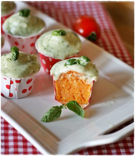 Mini cupcakes al pomodoro con frosting al basilico… Il dolce per StagioniAMO! – Tomato minicupcakes with basil frosting image