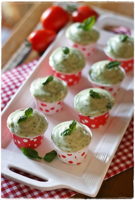 Mini cupcakes al pomodoro con frosting al basilico… Il dolce per StagioniAMO! – Tomato minicupcakes with basil frosting image
