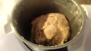 Schiacciata di farro con semi di zucca (ricetta bimby) Schiacciata di farro con semi di zucca (ricetta bimby)