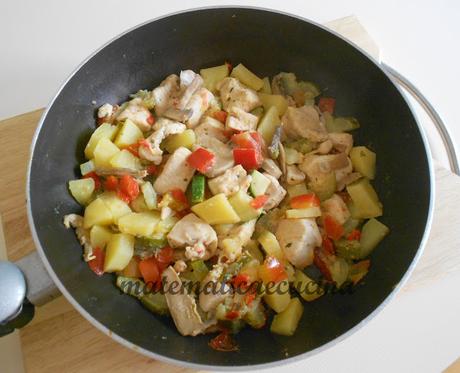 Padellata di Petto di Pollo con Verdure insaporite al Curry Padellata di Petto di Pollo con Verdure insaporite al Curry