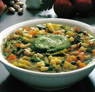 Minestrone con il pesto, ricetta particolare e ricca di proteine e vitamine. Minestrone con il pesto, ricetta particolare e ricca di proteine e vitamine.