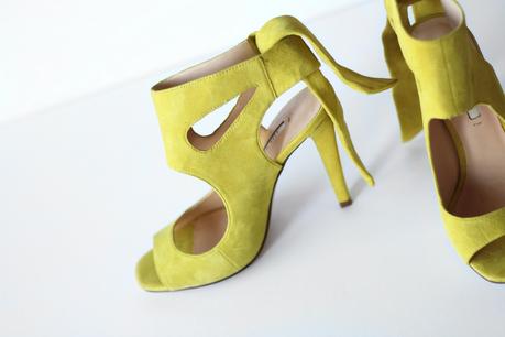 SHOETING | Yellow bow sandals