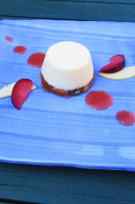 Crema di yogurt e macedonia in gelatina Crema di yogurt e macedonia in gelatina