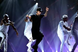 Video dell'esibizione di Justin Bieber ai VMA 2015