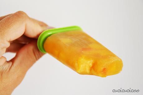 Come fare ghiaccioli a strisce (o a frutta fresca) Come fare ghiaccioli a strisce di yogurt o di succo di frutta, oppure ghiaccioli a frutta fresca! Guarda il resto della rubrica “Come battere il caldo estivo in casa” su www.cucicucicoo.com