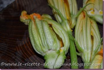 Fiori di zucca dolci fritti (1) Fiori di zucca dolci fritti (1)