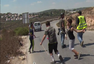 Boy-with-cast-throwing-rocks-at-IDF-soldiers