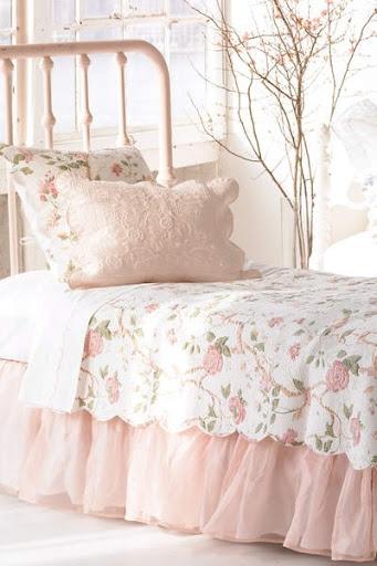 Idee fai da te per arredare la camera da letto in stile shabby chic