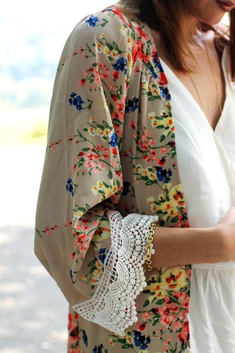 Jumpsuit bianca e kimono a fiori