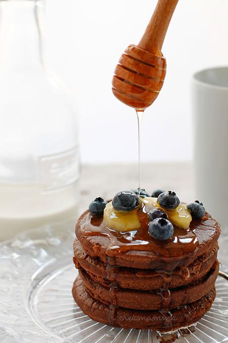 Pancakes all'avena e cacao cotti al forno