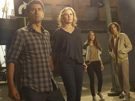 Fear the Walking Dead – 1×02 FTWD_Four Shot_Underpass_4316_V3Alt