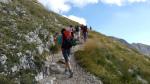 Un giorno sul Gran Sasso, tra code e sgomitate, scenari mozzafiato e pericolo caduta massi Un giorno sul Gran Sasso, tra code e sgomitate, scenari mozzafiato e pericolo caduta massi