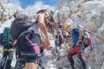Un giorno sul Gran Sasso, tra code e sgomitate, scenari mozzafiato e pericolo caduta massi Un giorno sul Gran Sasso, tra code e sgomitate, scenari mozzafiato e pericolo caduta massi