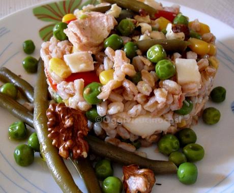 Insalata estiva di Farro con Noci e Verdure