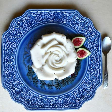 Biancomangiare: un dolce al cucchiaio alle mandorle facile e veloce