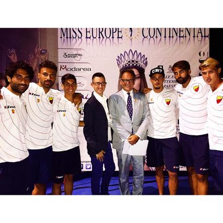 PRESIDENTE ALESSANDRO CECCHI PAONE CON LA SQUADRA DI CALCIO SAN VITO POSITANO GOSSIP