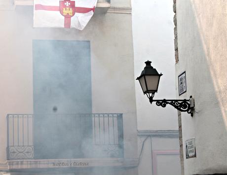 Giocare con il fuoco sitges strade in fumo correfocs