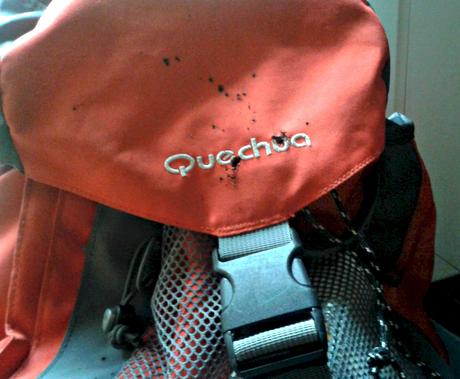 Giocare con il fuoco zaino_quechua_buchi_scintille