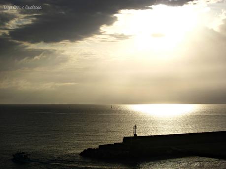 Quando viaggiavo con la Tirrenia tramonto estivo porto genova