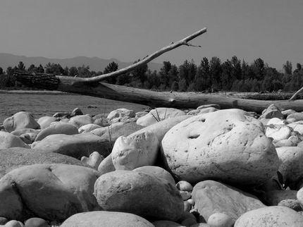 DA LONTANO | LA STORIA DELLE PIETRE IN SARDEGNA | Compagnia HUMUS da lontano humus